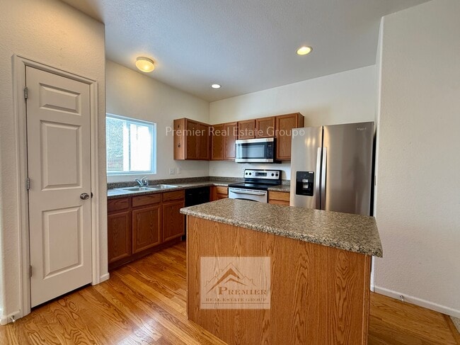 Building Photo - 7920 Sandy Springs Point