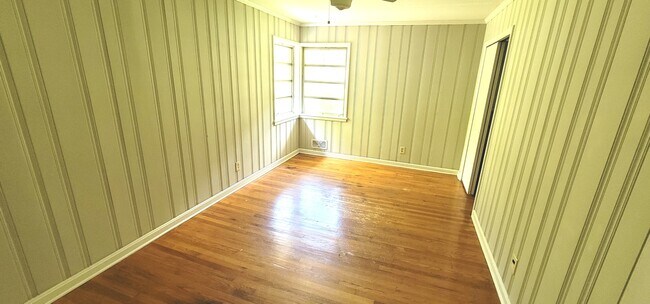 Building Photo - 529 S Hairston Rd