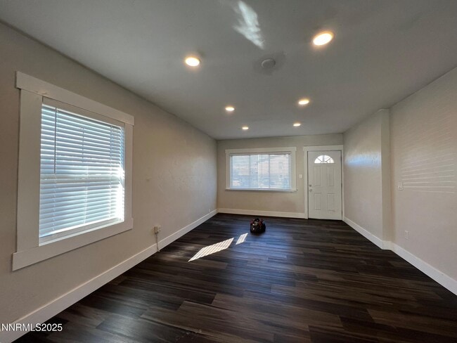 Building Photo - 618 Spokane St