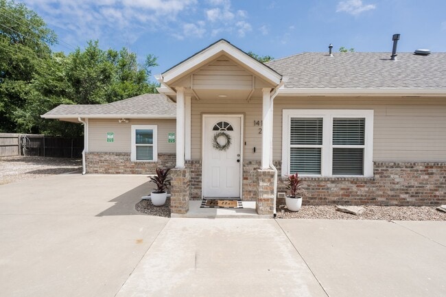 Building Photo - 1418 George Ave