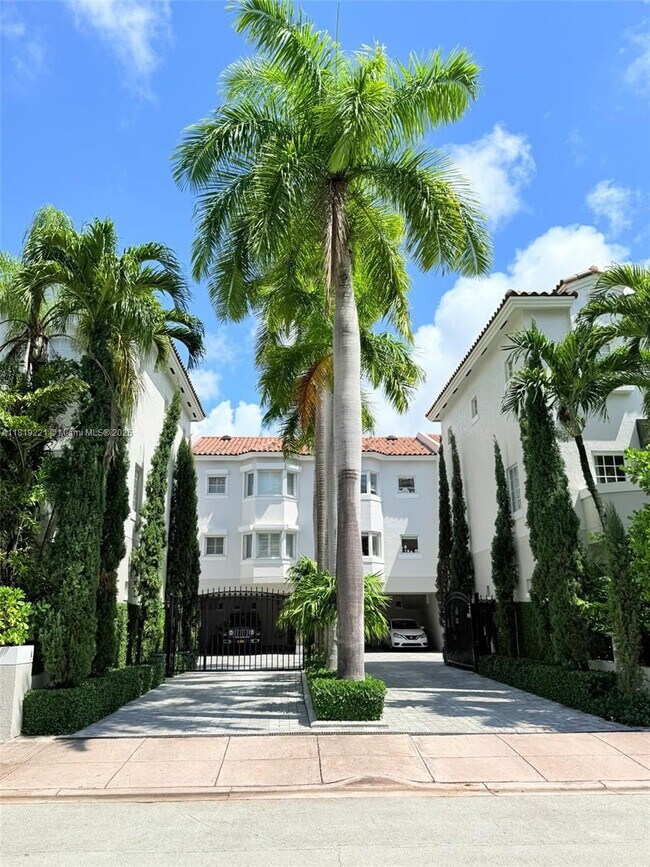Building Photo - 261 Navarre Ave