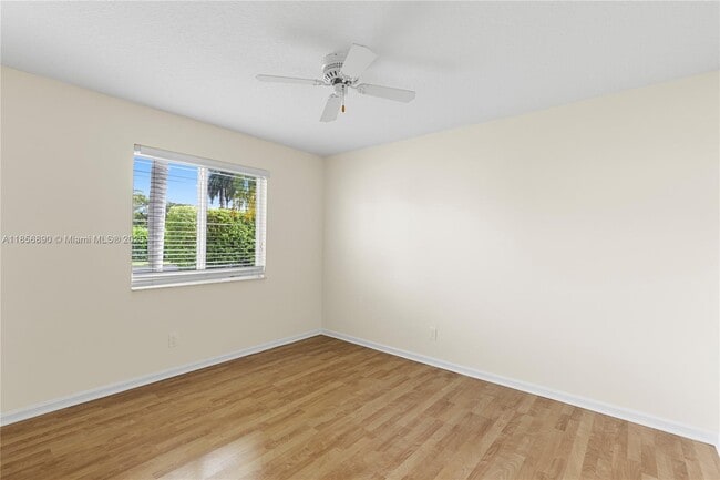 Building Photo - 15800 Surrey Cir