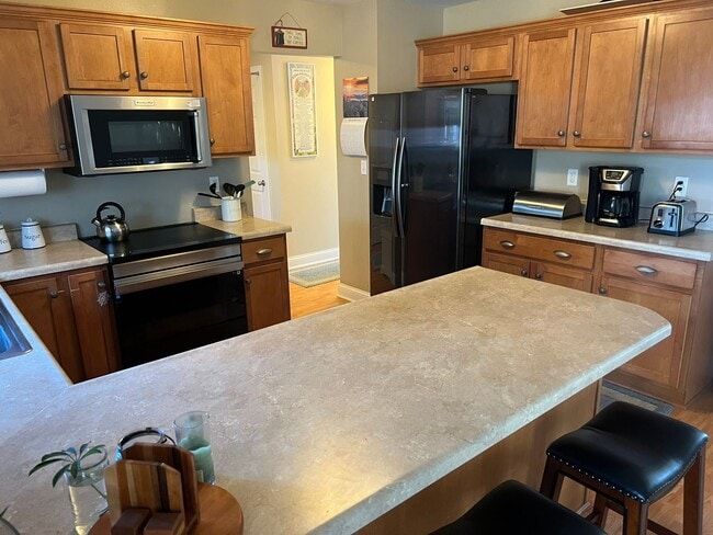 Building Photo - Great family home next door to Edwards Elementary in west Ames-4 bedroom 3 1/2 baths, 2 car garag...