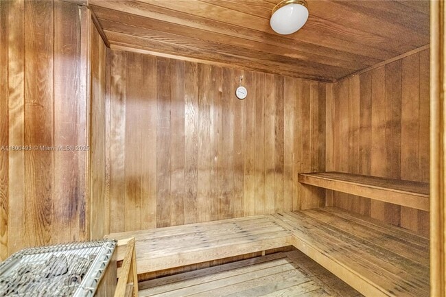 Building Photo - 9455 Collins Ave
