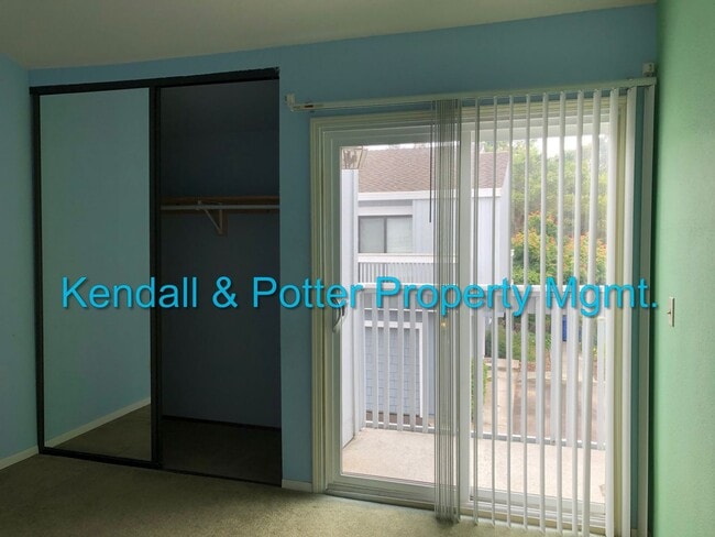 Building Photo - Spacious 3 bed/2.5 bath End Unit Townhome ...