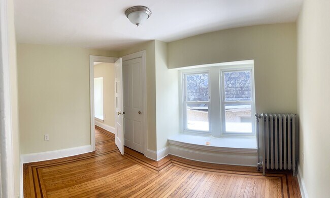 Building Photo - 53 W Maplewood Mall