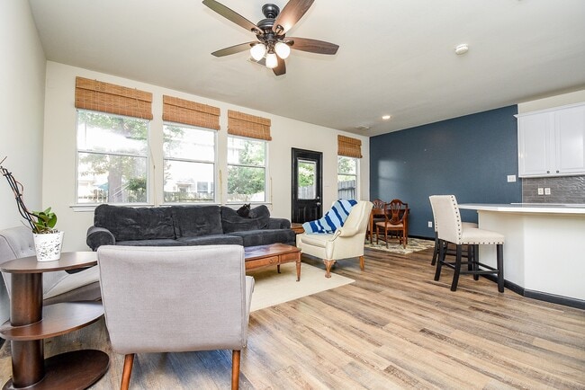 Building Photo - 87 Blue Creek Pl