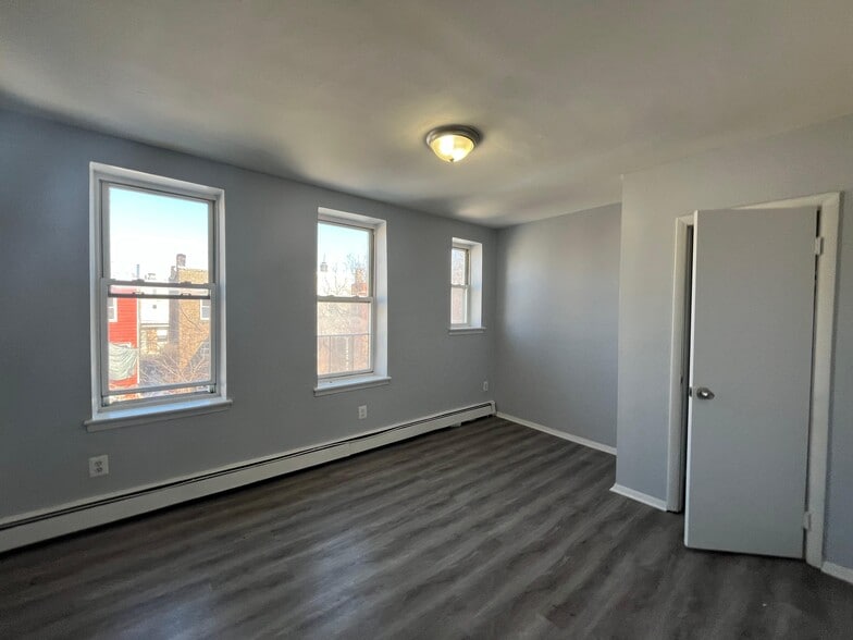 Building Photo - 63 Atlantic St