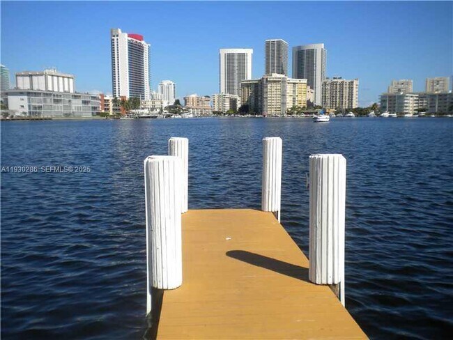 Building Photo - 450 Golden Isles Dr