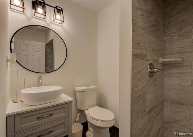 Building Photo - 12851 Saratoga St