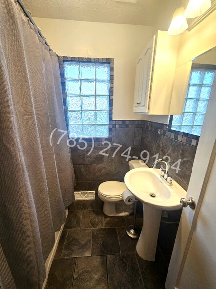 Building Photo - 859 S 10th St