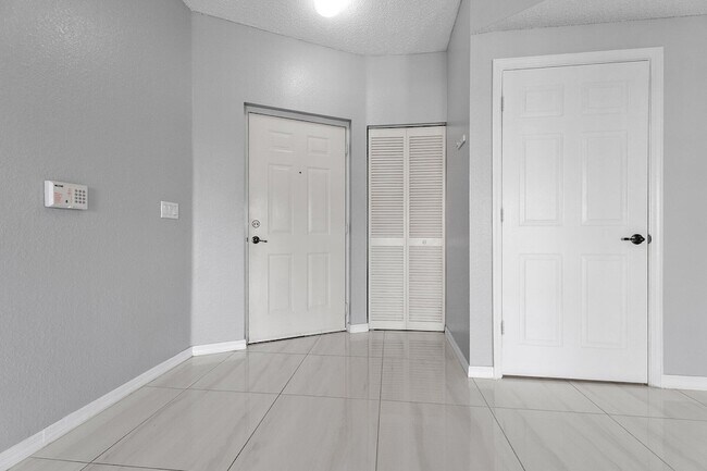 Building Photo - 3019 Alcazar Pl