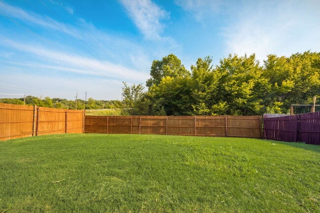 Building Photo - 1161 Condor Dr