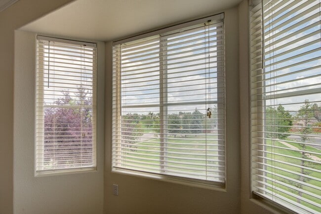 Building Photo - Beautiful home with 3 bedrooms, 2 1/2 bathrooms, 2-car garage ready to move in!  NO PETS & NO SMO...