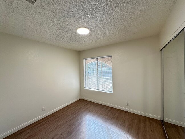 Building Photo - Unique property with NO HOA