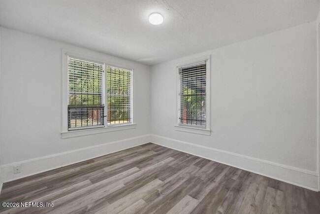 Building Photo - 1216 W 24th St