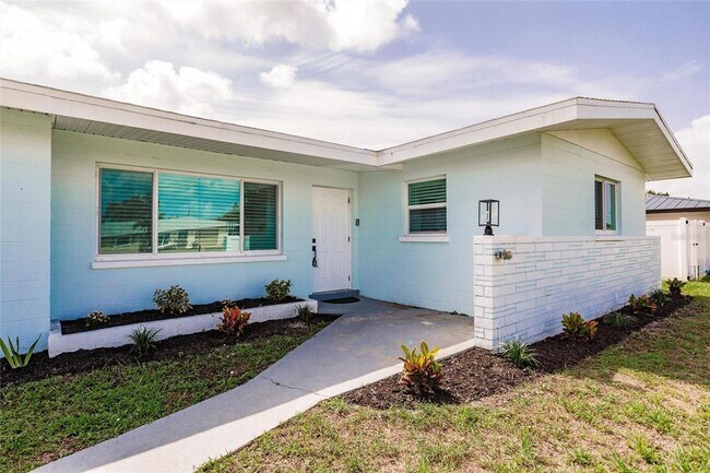 Building Photo - 3316 Port Charlotte Blvd