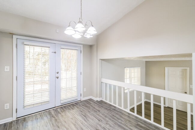 Building Photo - 548 Sherwood Greens