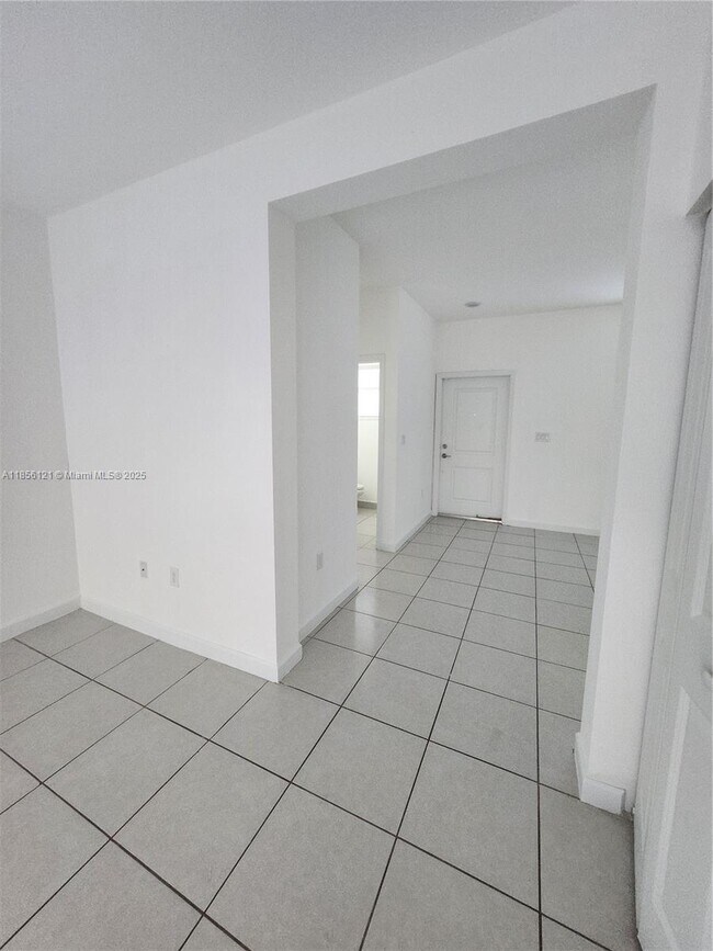 Building Photo - 1776 SE 27th Rd