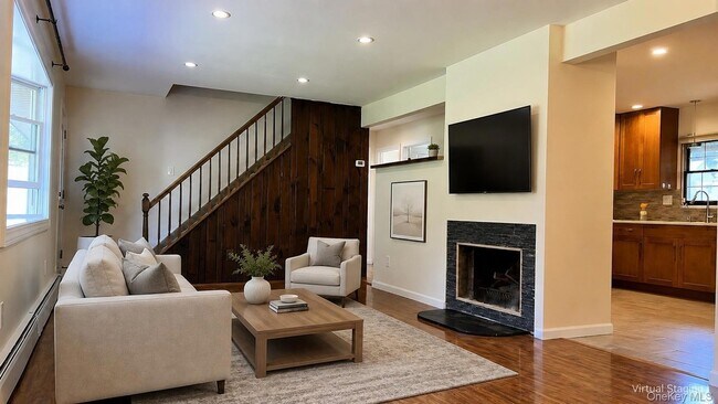 Building Photo - 43 Flagstone Ln