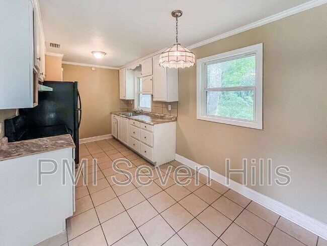 Building Photo - 3502 Lakewood Dr