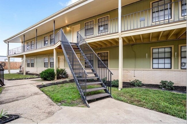 Primary Photo - 4800 Delano St