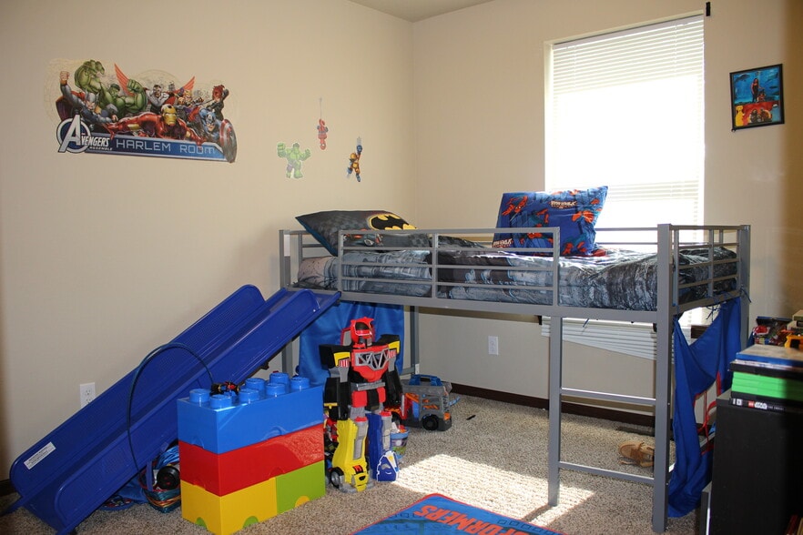 Building Photo - 3708 Ravenwood Cir