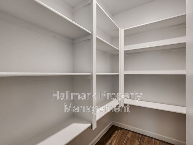 Building Photo - 807 Azalea Farms Rd