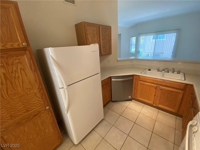 Building Photo - 2152 Jade Creek St