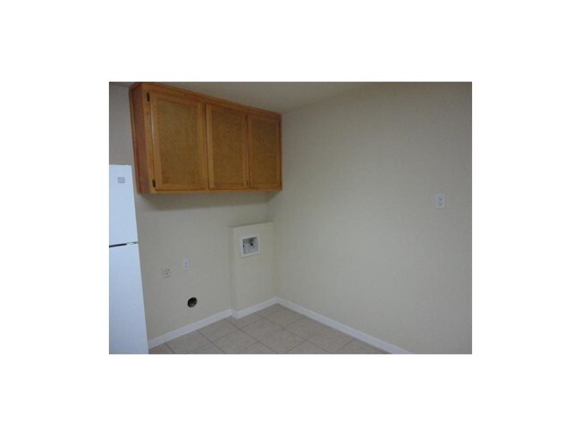 Building Photo - 219 Merritt St