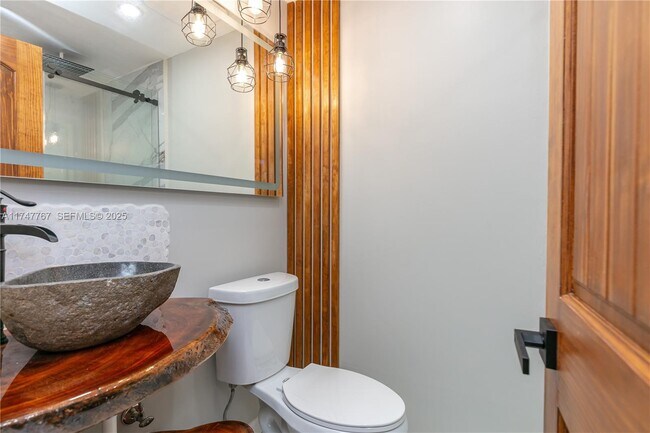 Building Photo - 1507 Harding St