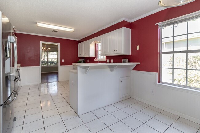 Building Photo - Beautiful 4 Bedroom, 2 Bath home with Large Yard