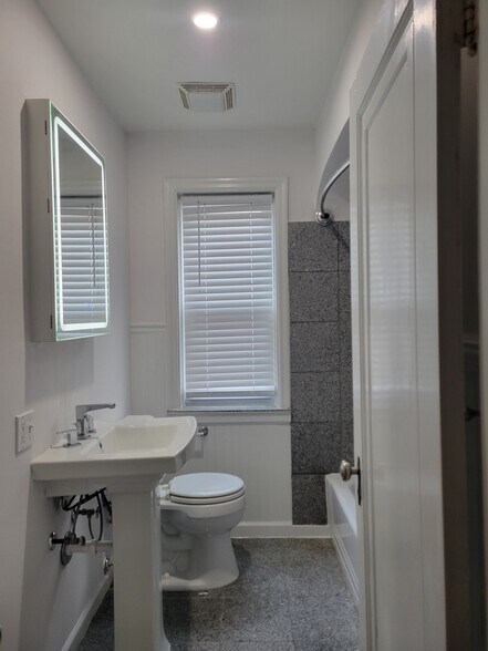 Building Photo - 7230 W Park Ave