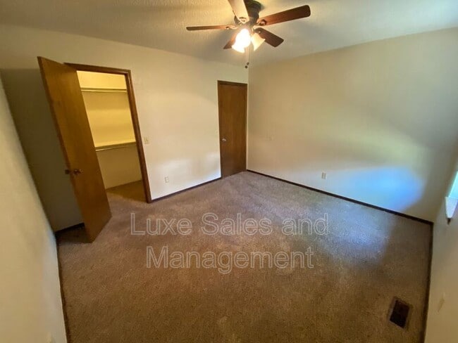 Building Photo - 7208 Kings Manor Ct