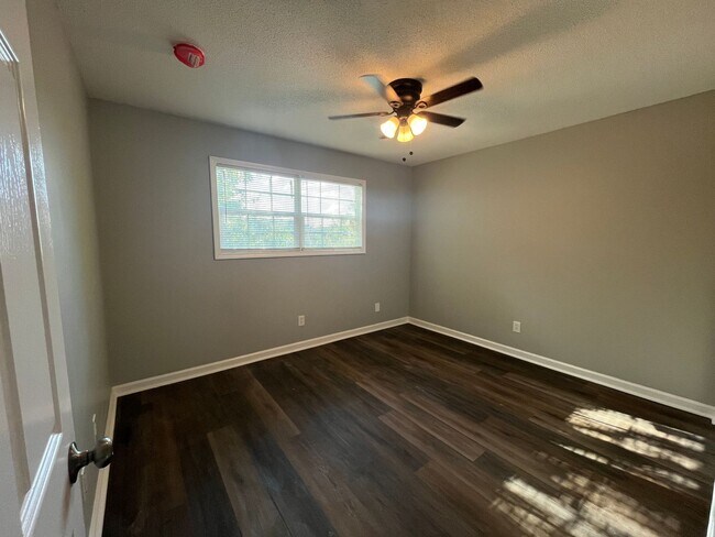 Building Photo - 2213 Jonathan Dr NW