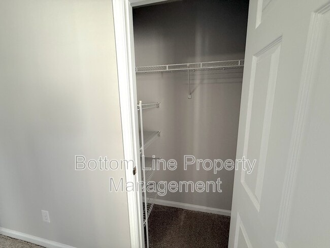 Building Photo - 1020 Stinson Glen Ln
