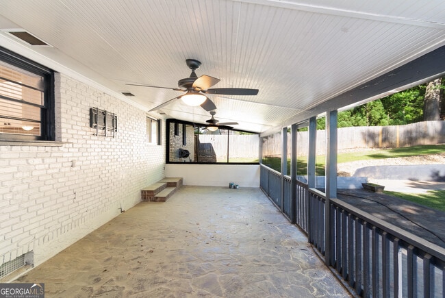 Building Photo - 4090 Land O Lakes Dr NE