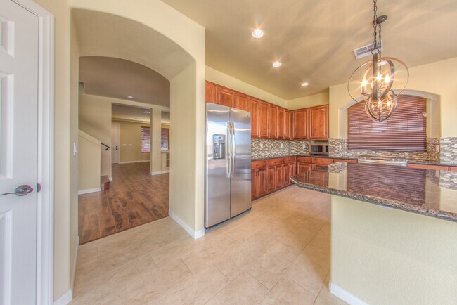 Building Photo - Gorgeous 5 bedroom home in Southern Highlands area