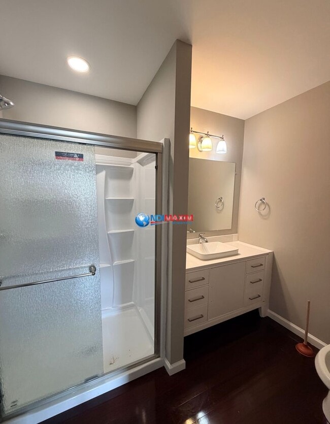 Building Photo - 147 N Main St