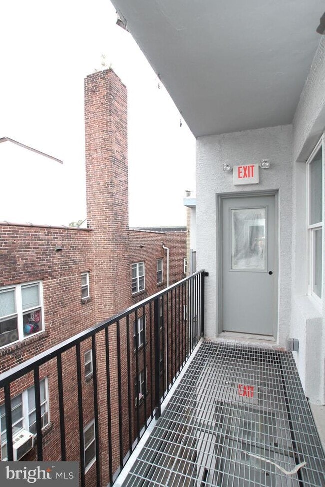 Building Photo - 400 S 45th St