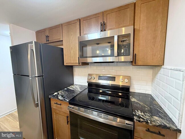 Building Photo - 150 Berwick Pl