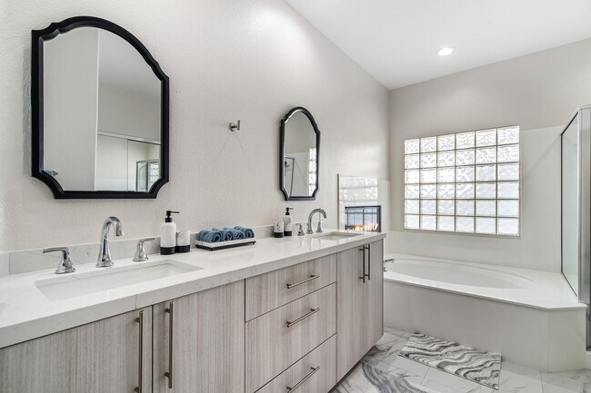 Building Photo - 79535 Dandelion Dr