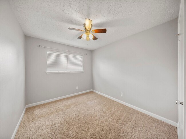 Building Photo - 21106 Park Villa Dr