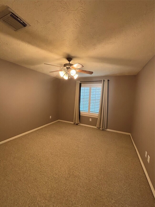 Building Photo - 951 Lamonte Ln