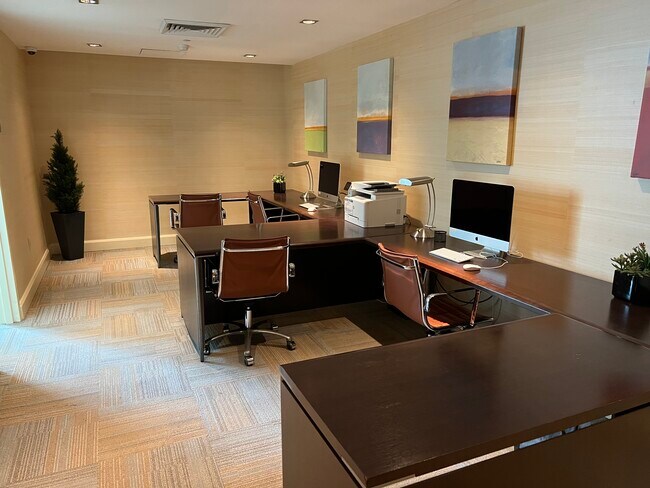 Building Photo - 950 Brickell Bay Dr