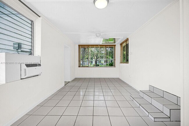 Building Photo - 5960 SW 47th St