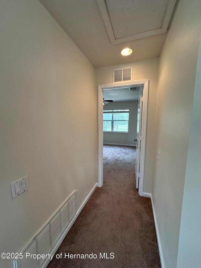 Building Photo - 14227 Wake Robin Dr