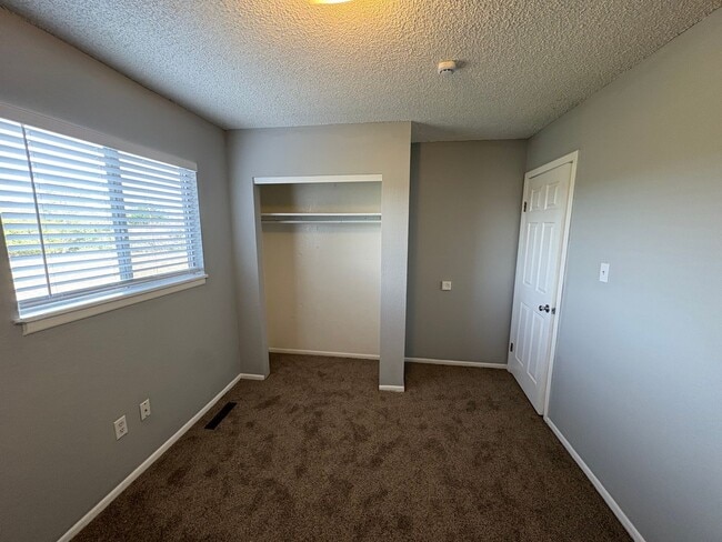 Building Photo - 405 Loma Linda Dr