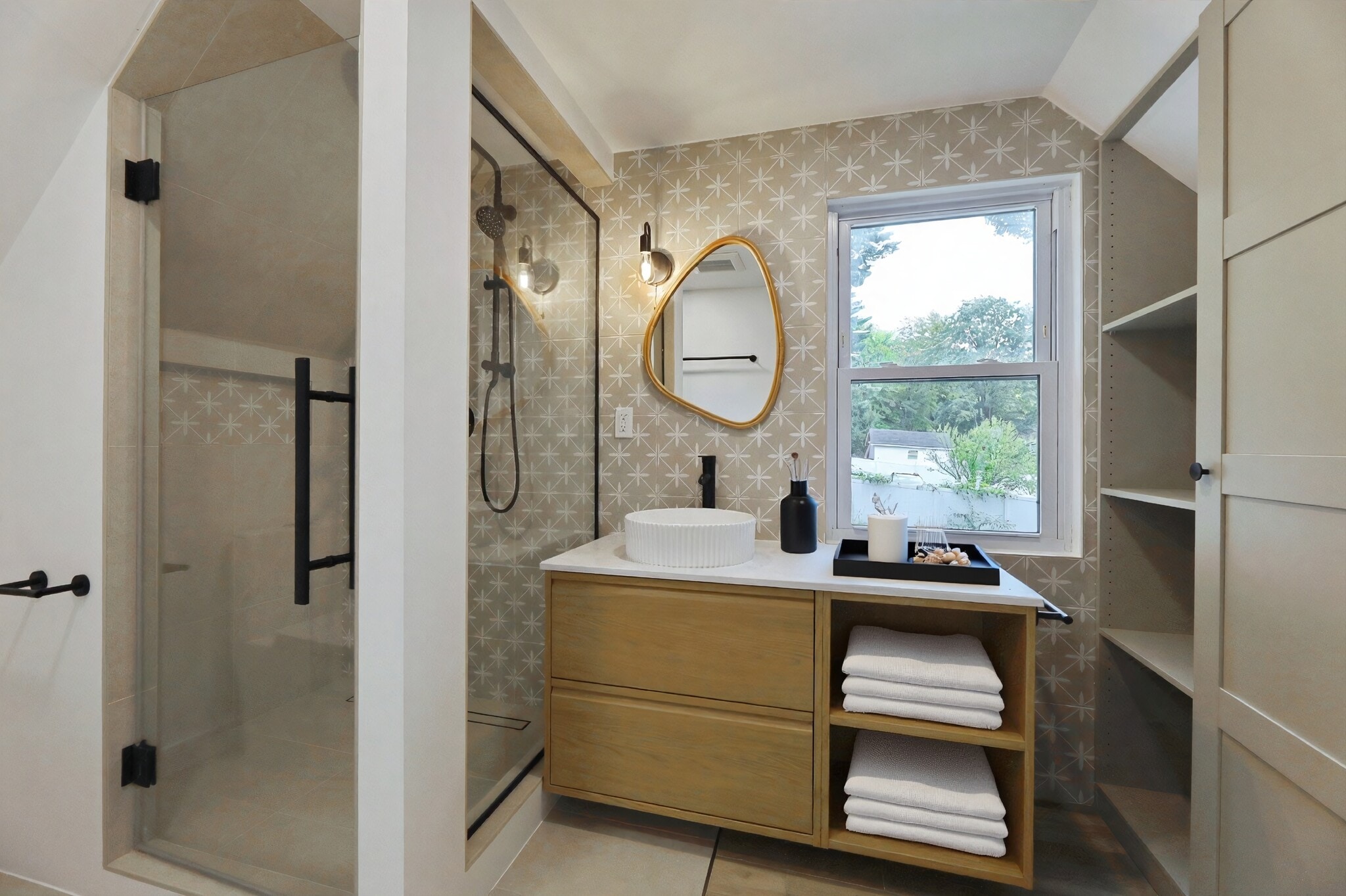 2 nd floor - 205 Island Rd