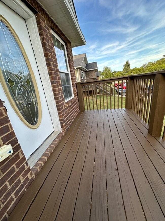 Building Photo - Charming Home in a Great Neighborhood